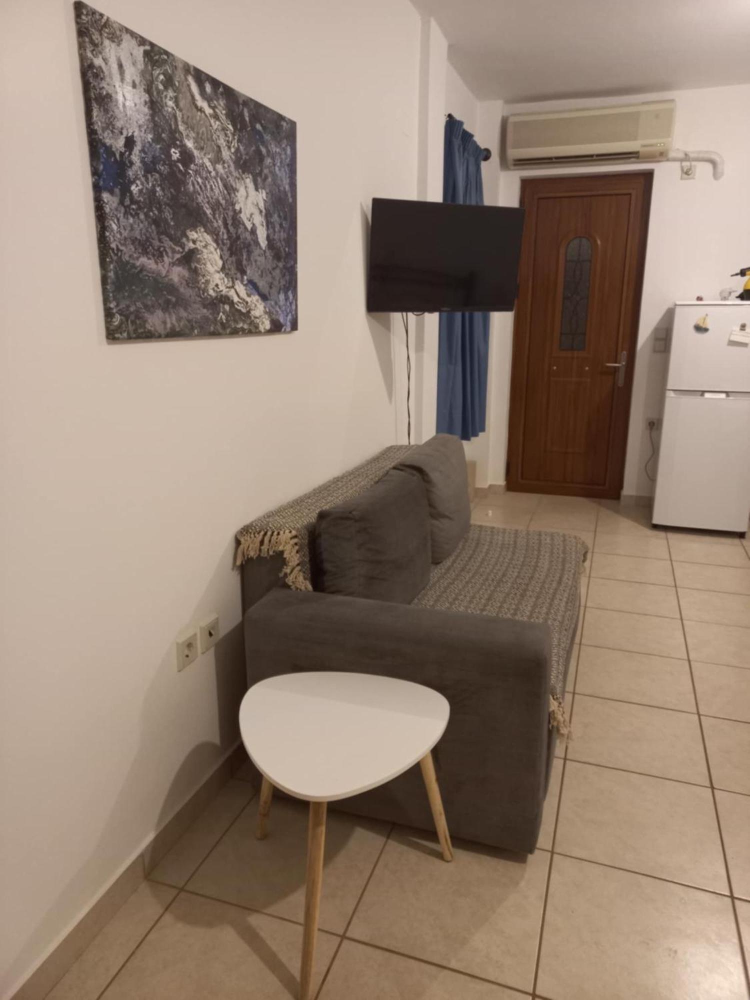 Sophie's Sunny Spot 3 Apartment Yefira